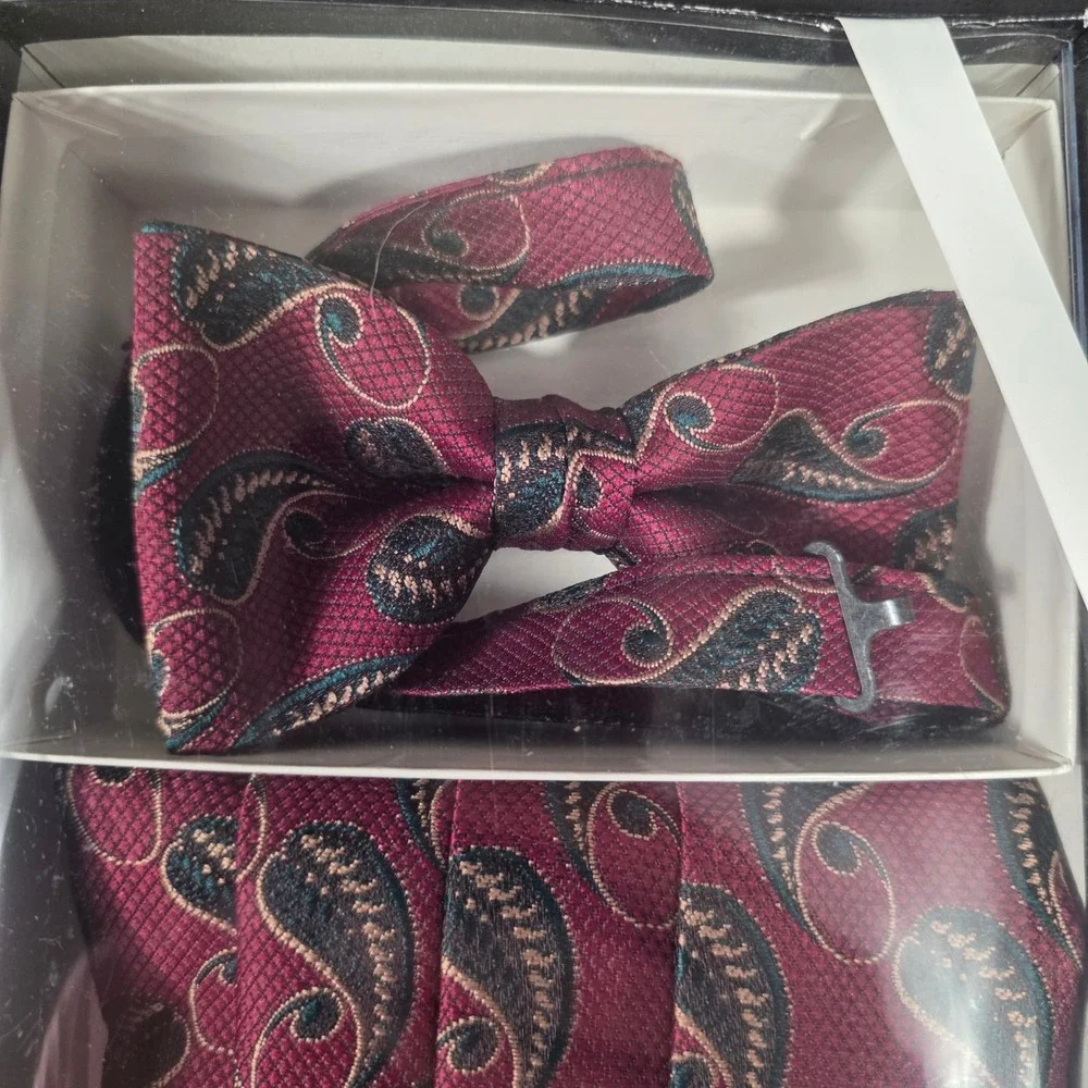 Brandon Michael Cummerbund Bow Tie Set Mens OS Burgundy Paisley New BI304 Formal